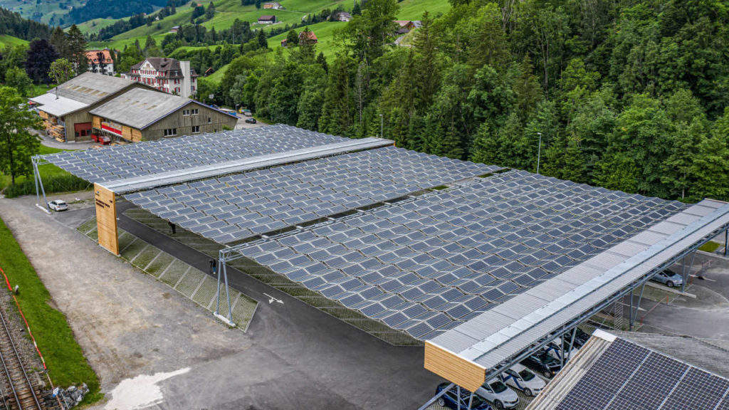 Produire de l’électricité sur les parkings grâce aux auvents solaires