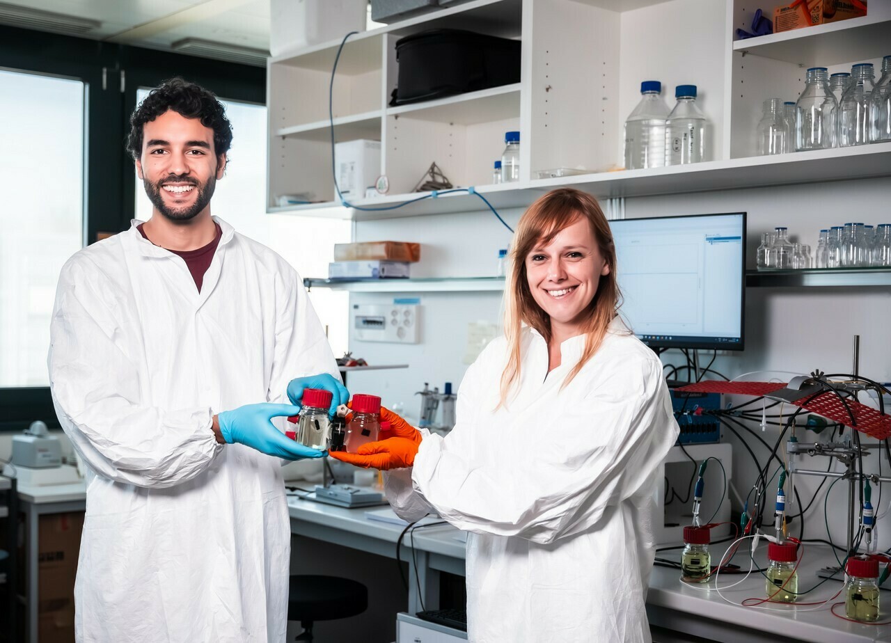 EPFL : Une bactérie produit de l’électricité à partir des eaux usées